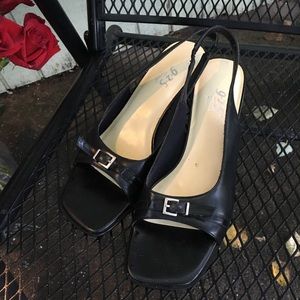 9•2•5 Woman’s Size 8